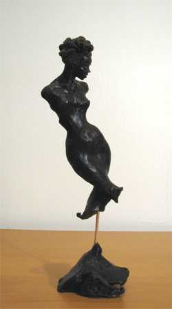 Bella au repos, argile cuite, 30 cm x 15 cm x 15 cm (H, L, P)